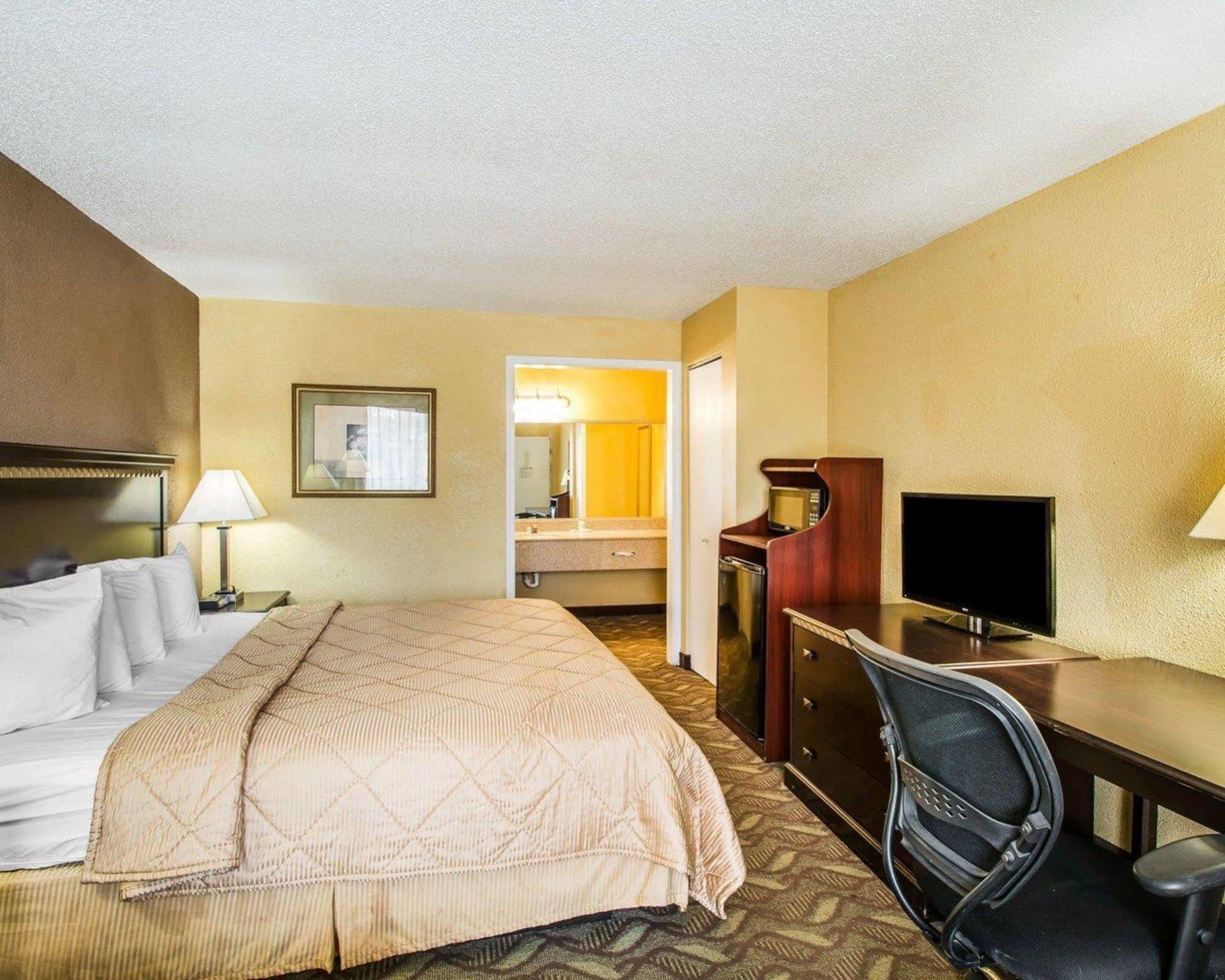 Red Roof Inn Evergreen Exterior photo